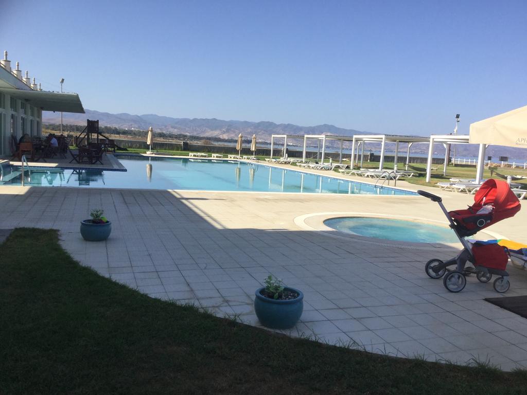 Aphrodite Beachfront Apartment Ghaziveran Exterior foto