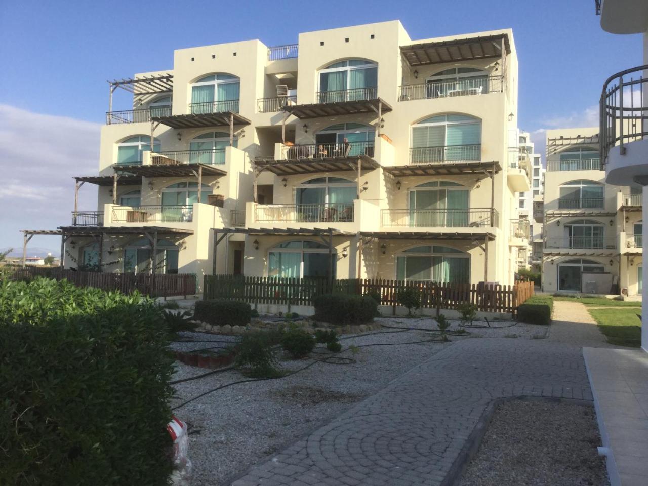Aphrodite Beachfront Apartment Ghaziveran Exterior foto
